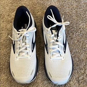 Brooks Men's White Running Shoes